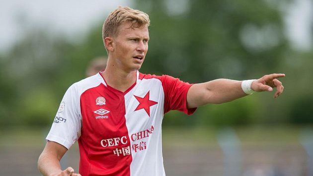 Tím směrem je Itálie, jako by ukazoval Antonín Barák... Slavia ho do ní nepustila. Tím směrem je Itálie, jako by ukazoval Antonín Barák... Slavia ho do ní nepustila.