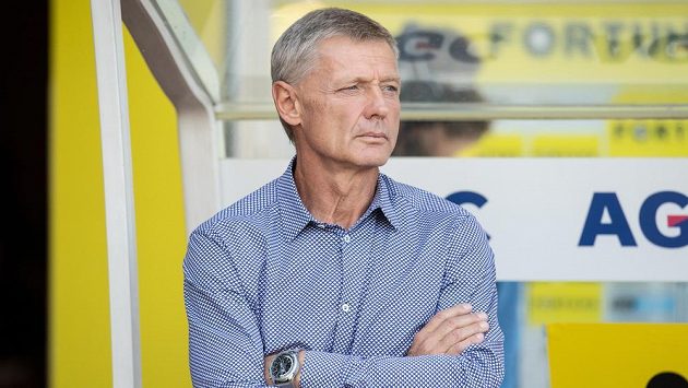 Trenér Sparty Zdeněk Ščasný během utkání v Teplicích. Trenér Sparty Zdeněk Ščasný během utkání v Teplicích.