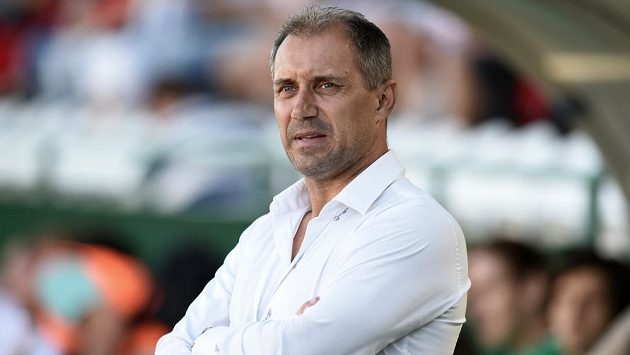 Trenér Bohemians Roman Pivarník se výhry znovu nedočkal. Trenér Bohemians Roman Pivarník se výhry znovu nedočkal.