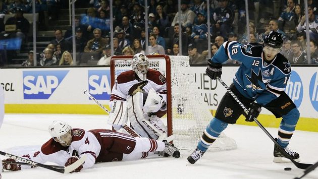 Patrick Marleau (vpravo) ze San Jose vládne se 14 body produktivitě NHL. Patrick Marleau (vpravo) ze San Jose vládne se 14 body produktivitě NHL.