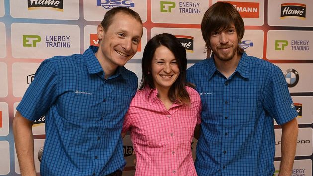 Biatlonisté (zleva) Ondřej Moravec, Veronika Vítková a Jaroslav Soukup před startem nové sezóny. Biatlonisté (zleva) Ondřej Moravec, Veronika Vítková a Jaroslav Soukup před startem nové sezóny.