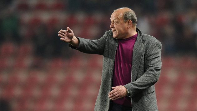 Trenér Leoš Kalvoda má v Olomouci těžký úkol. Trenér Leoš Kalvoda má v Olomouci těžký úkol.