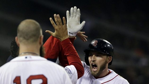 Baseballisté Bostonu se radují z výhry Světové série. Baseballisté Bostonu se radují z výhry Světové série.