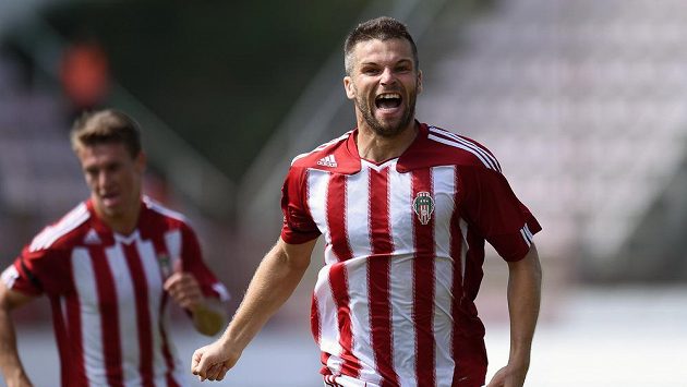 Záložník Viktorie Žižkov Miroslav Podrazký. Záložník Viktorie Žižkov Miroslav Podrazký.