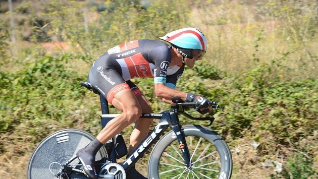 Švýcarský cyklista Fabian Cancellara při časovce. Švýcarský cyklista Fabian Cancellara při časovce.