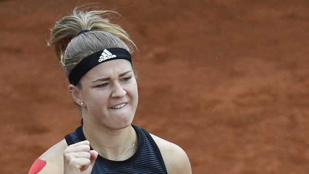 Česká tenistka Karolína Muchová v akci během finále turnaje WTA v Praze. Česká tenistka Karolína Muchová v akci během finále turnaje WTA v Praze.