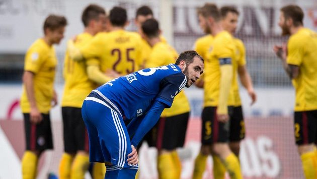 Tomáš Zahradníček z Olomouce po obdrženém gólu se Spartou. Tomáš Zahradníček z Olomouce po obdrženém gólu se Spartou.