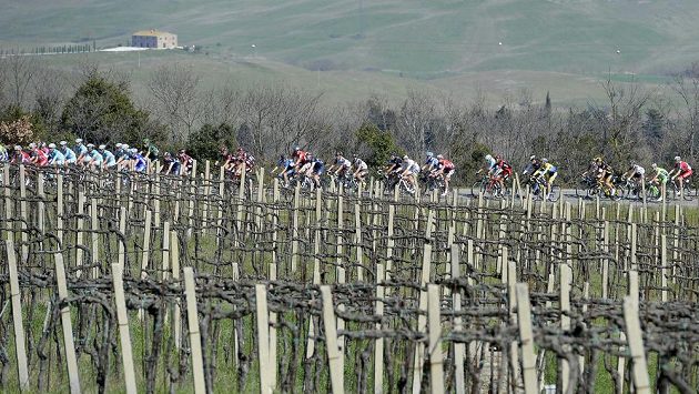 Cyklisté během Tirreno-Adriatico Cyklisté během Tirreno-Adriatico