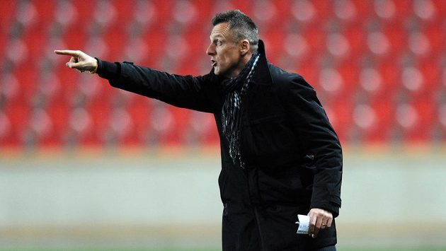 Trenér Dukly Luboš Kozel se svým mužstvem výhry nad Slavií nedosáhl. Trenér Dukly Luboš Kozel se svým mužstvem výhry nad Slavií nedosáhl.