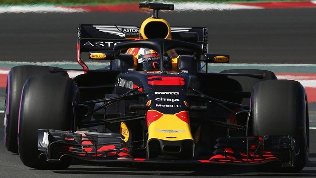 Daniel Ricciardo během předsezónních testů v Barceloně. Daniel Ricciardo během předsezónních testů v Barceloně.
