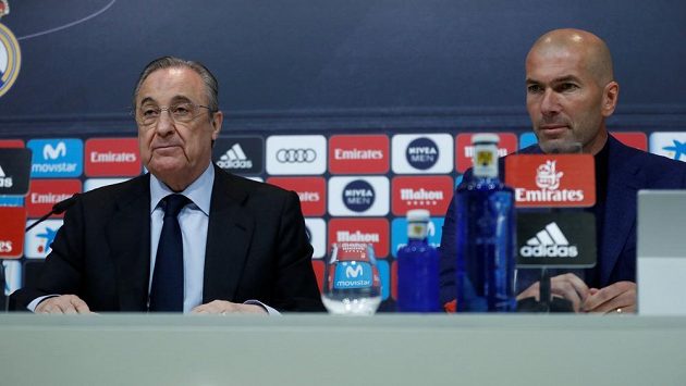 Prezident Realu Madrid Florentino Pérez a Zinedine Zidane na tiskové konferenci. Prezident Realu Madrid Florentino Pérez a Zinedine Zidane na tiskové konferenci.