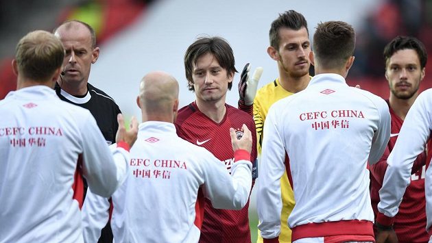 Sparťan Tomáš Rosický (uprostřed) před podzimním derby se Slavií. Sparťan Tomáš Rosický (uprostřed) před podzimním derby se Slavií.