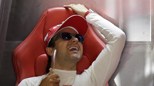 Felipe Massa v dobré rozmaru na okruhu v Monze. Felipe Massa v dobré rozmaru na okruhu v Monze.