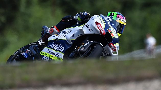 Jezdec kategorie MotoGP Karel Abraham během brněnského závodu. Jezdec kategorie MotoGP Karel Abraham během brněnského závodu.