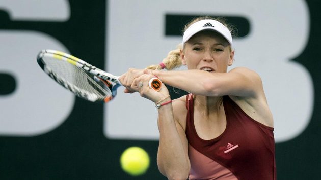 Dánka Caroline Wozniacká v utkání s barborou Záhlavovou-Strýcovou. Dánka Caroline Wozniacká v utkání s barborou Záhlavovou-Strýcovou.