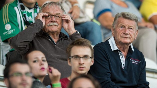 Karel Šíp (vlevo) a Josef Dvořák fandili svým Klokanům v derby se Spartou. Karel Šíp (vlevo) a Josef Dvořák fandili svým Klokanům v derby se Spartou.