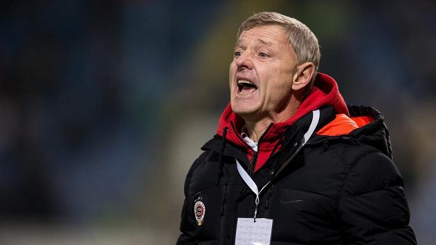Trenér Sparty Zdeněk Ščasný dovedl svůj tým k postupu do jarní části Evropské ligy. Trenér Sparty Zdeněk Ščasný dovedl svůj tým k postupu do jarní části Evropské ligy.