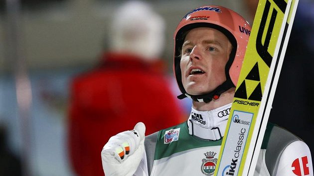 Německý skokan na lyžích Severin Freund se raduje z triumfu v závodě Turné čtyř můstků v Oberstdorfu. Německý skokan na lyžích Severin Freund se raduje z triumfu v závodě Turné čtyř můstků v Oberstdorfu.