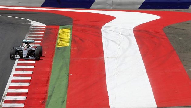 Lewis Hamilton ovládl kvalifikaci na Velkou cenu Rakouska. Lewis Hamilton ovládl kvalifikaci na Velkou cenu Rakouska.