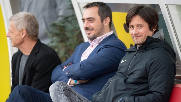 Zdeněk Ščasný, Adam Kotalík a Tomáš Rosický během utkání čtvrtfinále Mol Cupu v Teplicích. Zdeněk Ščasný, Adam Kotalík a Tomáš Rosický během utkání čtvrtfinále Mol Cupu v Teplicích.