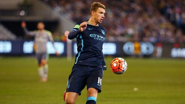 Útočník Edin Džeko je na odchodu z Manchesteru City. Útočník Edin Džeko je na odchodu z Manchesteru City.