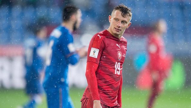 Český záložník Ladislav Krejčí v utkání s Ázerbájdžánem. Český záložník Ladislav Krejčí v utkání s Ázerbájdžánem.