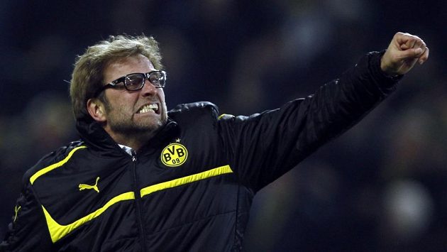 Trenér semifinalistů fotbalové Ligy mistrů Borussie Dortmund Jürgen Klopp se rozlítil. Trenér semifinalistů fotbalové Ligy mistrů Borussie Dortmund Jürgen Klopp se rozlítil.