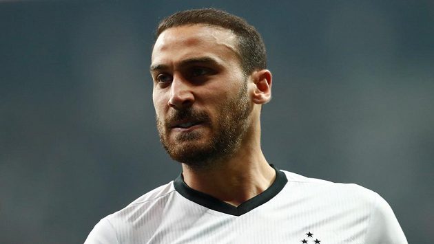 Cenk Tosun z Besiktase při utkání s Galatasarayem. Cenk Tosun z Besiktase při utkání s Galatasarayem.