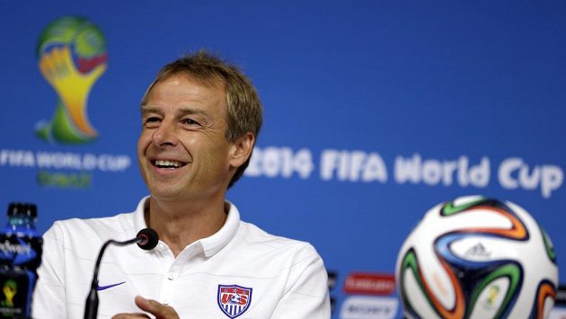 Kouč Spojených států Jürgen Klinsmann na tiskové konferenci před utkáním s Německem. Kouč Spojených států Jürgen Klinsmann na tiskové konferenci před utkáním s Německem.
