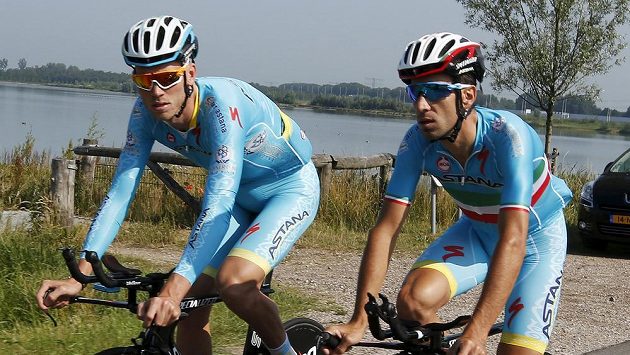 Nizozemský cyklista Lars Boom (vlevo) čelí obvinění z dopingu. Nizozemský cyklista Lars Boom (vlevo) čelí obvinění z dopingu.