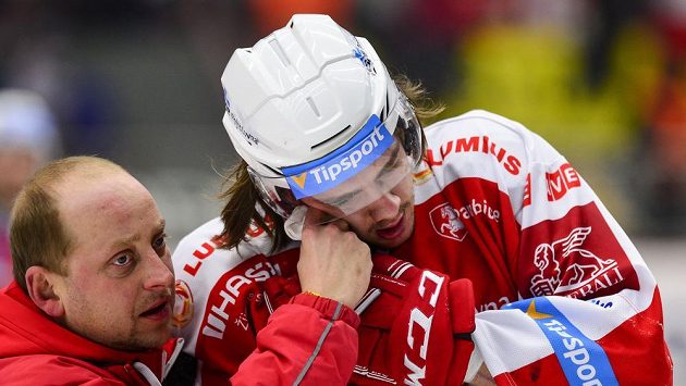 Matěj Beran (vpravo) z Pardubic při utkání v Hradci. Matěj Beran (vpravo) z Pardubic při utkání v Hradci.