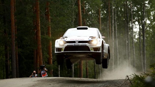 Finský pilot Jari-Matti Latvala zvítězil ve Finské rallye. Finský pilot Jari-Matti Latvala zvítězil ve Finské rallye.