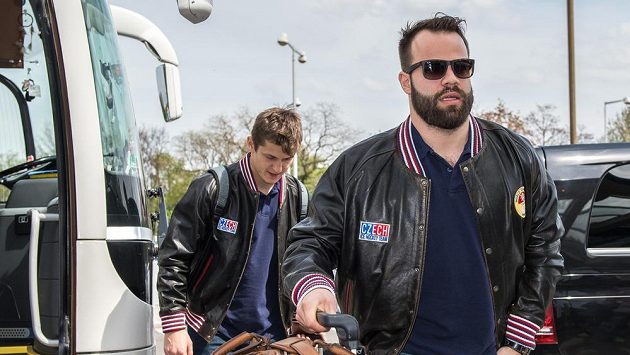 Český hokejový reprezentant Radko Gudas (vpředu) Český hokejový reprezentant Radko Gudas (vpředu)