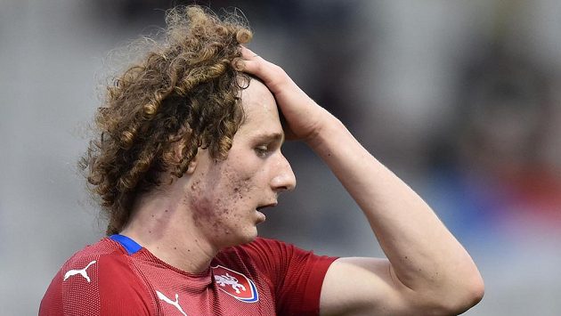 Alex Král při kvalifikačním utkání jednadvacítek s Řeckem. Alex Král při kvalifikačním utkání jednadvacítek s Řeckem.