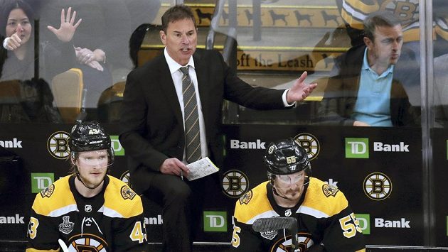 Bostonský kouč Bruce Cassidy během pátého finále se St. Louis. Bostonský kouč Bruce Cassidy během pátého finále se St. Louis.
