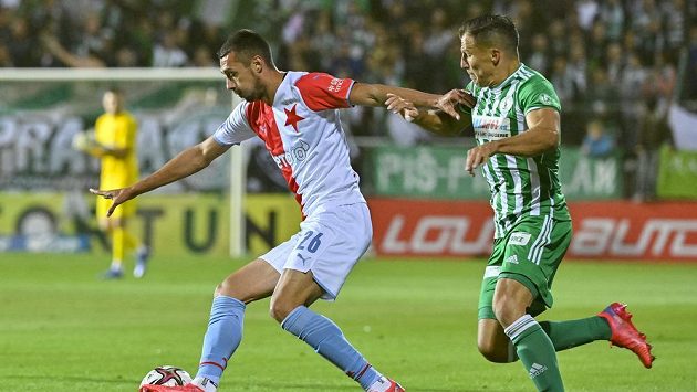 Zleva Ivan Schranz ze Slavie a Martin Dostál z Bohemians. Zleva Ivan Schranz ze Slavie a Martin Dostál z Bohemians.