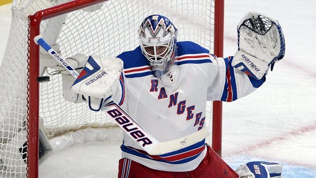 Gólman New York Rangers Henrik Lundqvist během jednoho ze zápasů s Montrealem. Gólman New York Rangers Henrik Lundqvist během jednoho ze zápasů s Montrealem.