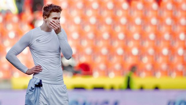 Útočník Slavie Milan Škoda po porážce v posledním kole Synot ligy. Útočník Slavie Milan Škoda po porážce v posledním kole Synot ligy.