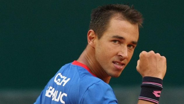 Lukáš Rosol v daviscupovém utkání proti Andreji Golubjovovi z Kazachstánu. Lukáš Rosol v daviscupovém utkání proti Andreji Golubjovovi z Kazachstánu.
