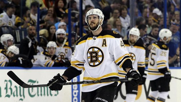Sezóna k zamyšlení. Boston se letos nedostal do play off, s čímž rozhodně nepočítal. Na snímku český centr David Krejčí. Sezóna k zamyšlení. Boston se letos nedostal do play off, s čímž rozhodně nepočítal. Na snímku český centr David Krejčí.