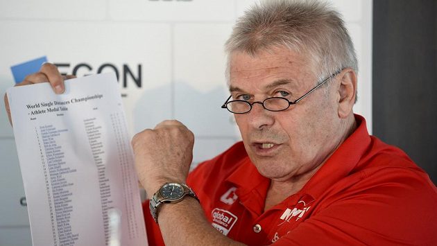 Rychlobruslařský trenér Petr Novák. Rychlobruslařský trenér Petr Novák.