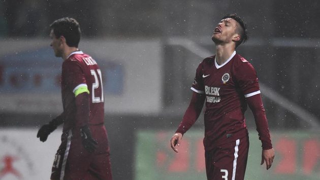 Václav Kadlec ze Sparty zpytuje svědomí po neproměněné šanci. Václav Kadlec ze Sparty zpytuje svědomí po neproměněné šanci.