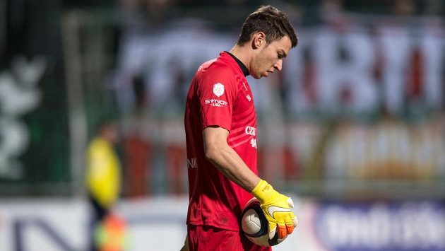 Brankář Slavie Praha Jiří Pavlenka při duelu v Mladé Boleslavi. Brankář Slavie Praha Jiří Pavlenka při duelu v Mladé Boleslavi.