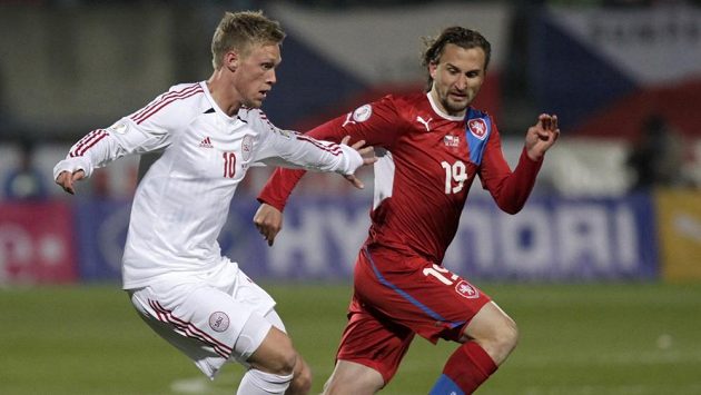 Petr Jiráček (vpravo) brání Dána Nicolaie Jörgensena v kvalifikačním zápase o postup na MS. Petr Jiráček (vpravo) brání Dána Nicolaie Jörgensena v kvalifikačním zápase o postup na MS.