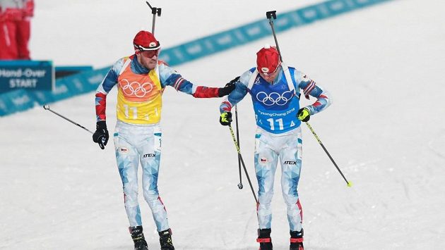 Jaroslav Soukup (vlevo) předává štafetu Michalu Krčmářovi. Jaroslav Soukup (vlevo) předává štafetu Michalu Krčmářovi.