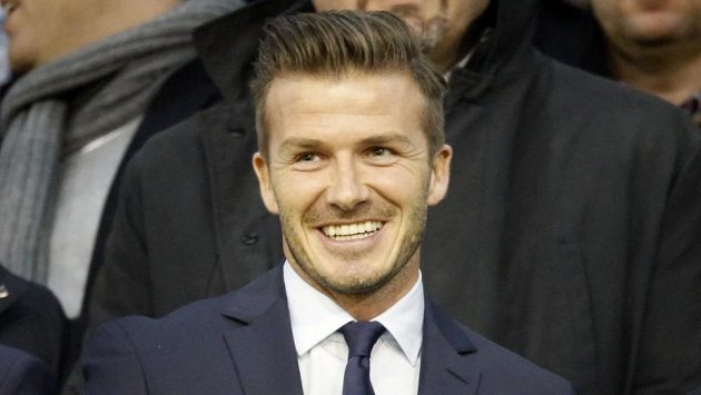 David Beckham z Parist Saint-Germain do úvodního zápasu s Valencií ještě nezasáhl a díval se jen z tribuny. David Beckham z Parist Saint-Germain do úvodního zápasu s Valencií ještě nezasáhl a díval se jen z tribuny.