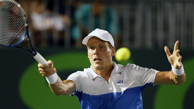 Český tenista Tomáš Berdych porazil na turnaji v Miami Američana Johna Isnera. Český tenista Tomáš Berdych porazil na turnaji v Miami Američana Johna Isnera.