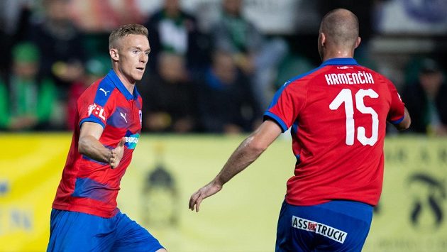 Roman Procházka z Viktorie Plzeň oslavuje gól na 2:2 během utkání s Bohemians, vpravo Michael Krmenčík. Ilustrační foto. Roman Procházka z Viktorie Plzeň oslavuje gól na 2:2 během utkání s Bohemians, vpravo Michael Krmenčík. Ilustrační foto.