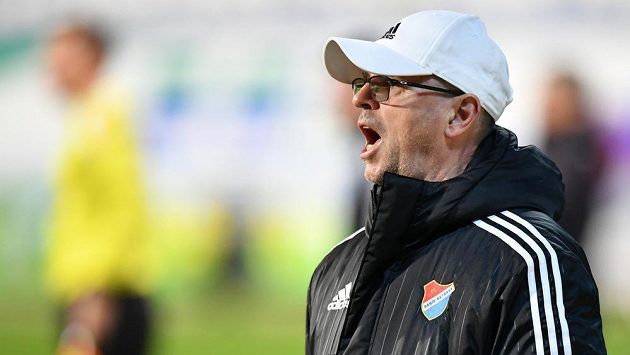 Kouč Bohumil Páník musel se svým Baníkem skousnout druhý příděl v řadě. Kouč Bohumil Páník musel se svým Baníkem skousnout druhý příděl v řadě.
