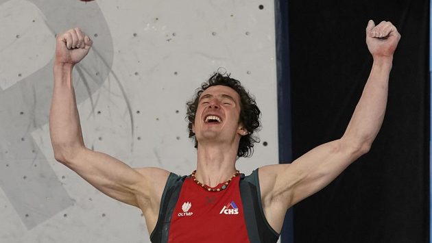 Lezec Adam Ondra se raduje z druhého vítězství závodu světového poháru. Lezec Adam Ondra se raduje z druhého vítězství závodu světového poháru.